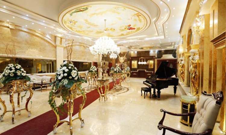 باغ تالار بزرگ